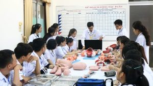 Hiện nay, nhiều trường đã mở rộng tổ hợp xét tuyển, tạo cơ hội cho thí sinh khối D theo học một số ngành thuộc lĩnh vực sức khỏe